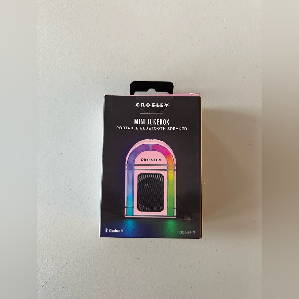NWT: CROSLEY PINK MINI JUKEBOX PORTABLE BLUETOOTH SPEAKER
